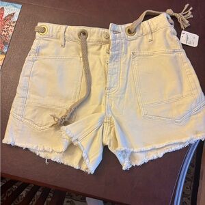 Free People Moxie Belted shorts- size 29 NWT!
